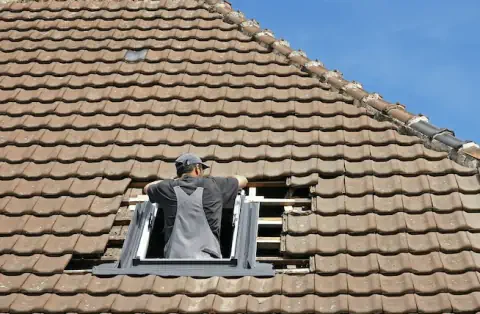 Pose de velux - Saint-Laurent-de-Brèvedent